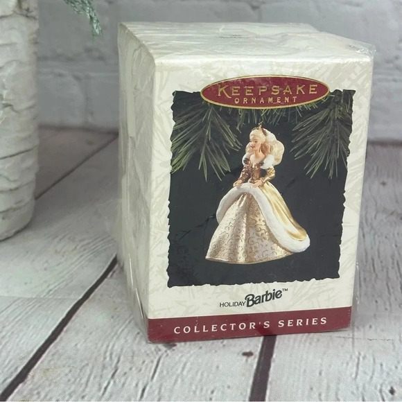 Vintage holiday Barbie hallmark Keepsake Ornament 1995 collector's series - Picture 2 of 5